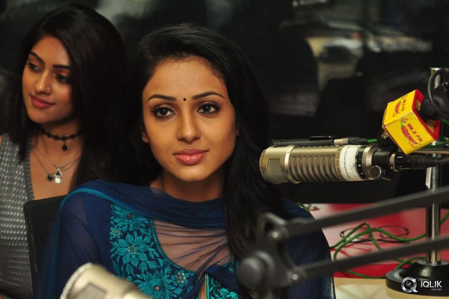 Majnu-Movie-Team-At-Radio-Mirchi